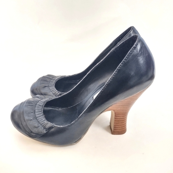Steve Madden Women's Size 5.5 Heels P.Carrol Black Ruffle Toe Genuine Leather - Picture 1 of 10